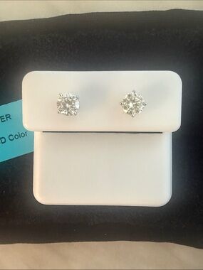 NWT Sterling Silver Moissanite Stud Earrings - White